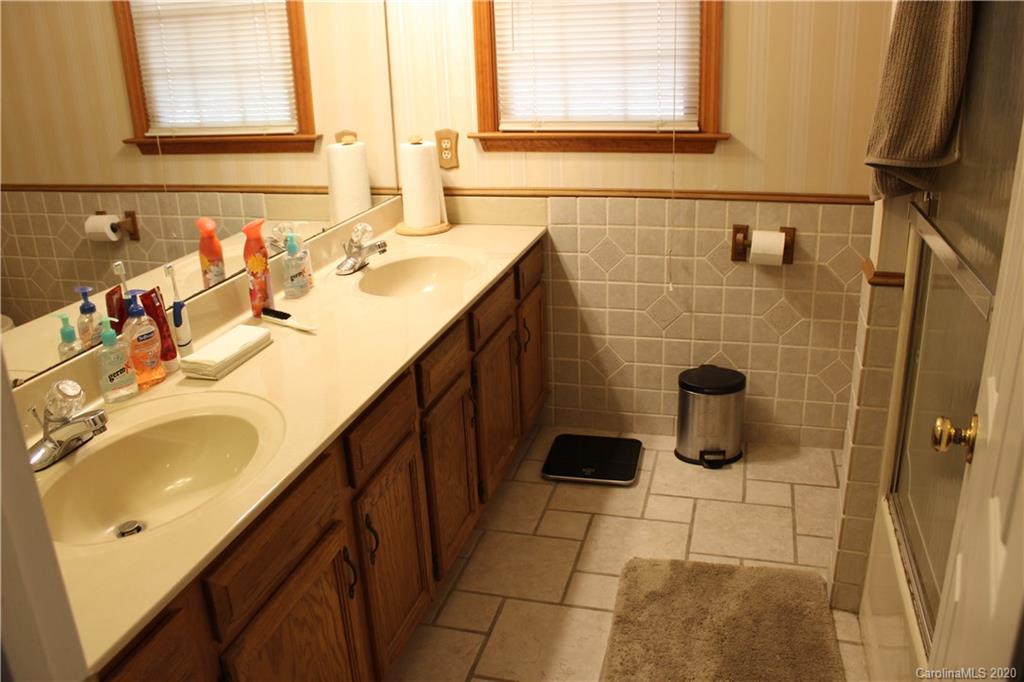 8 Countryside Drive Asheville NC 28804