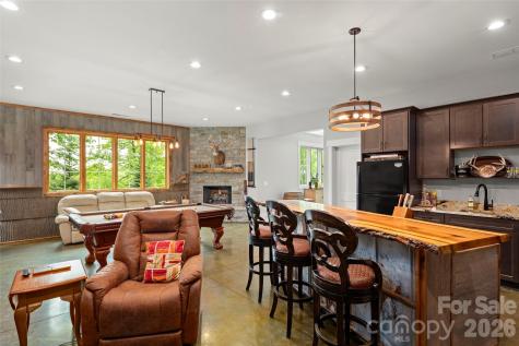 231 Tower Circle Hendersonville NC 28739