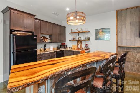 231 Tower Circle Hendersonville NC 28739