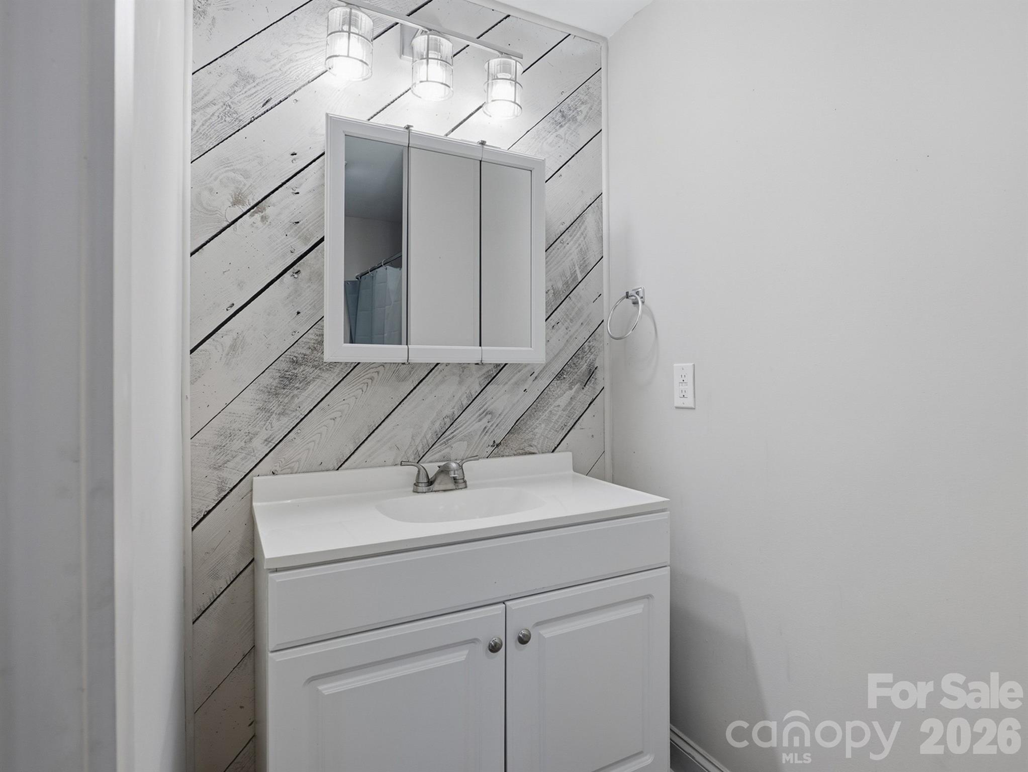 61 27th Street NW Hickory NC 28601