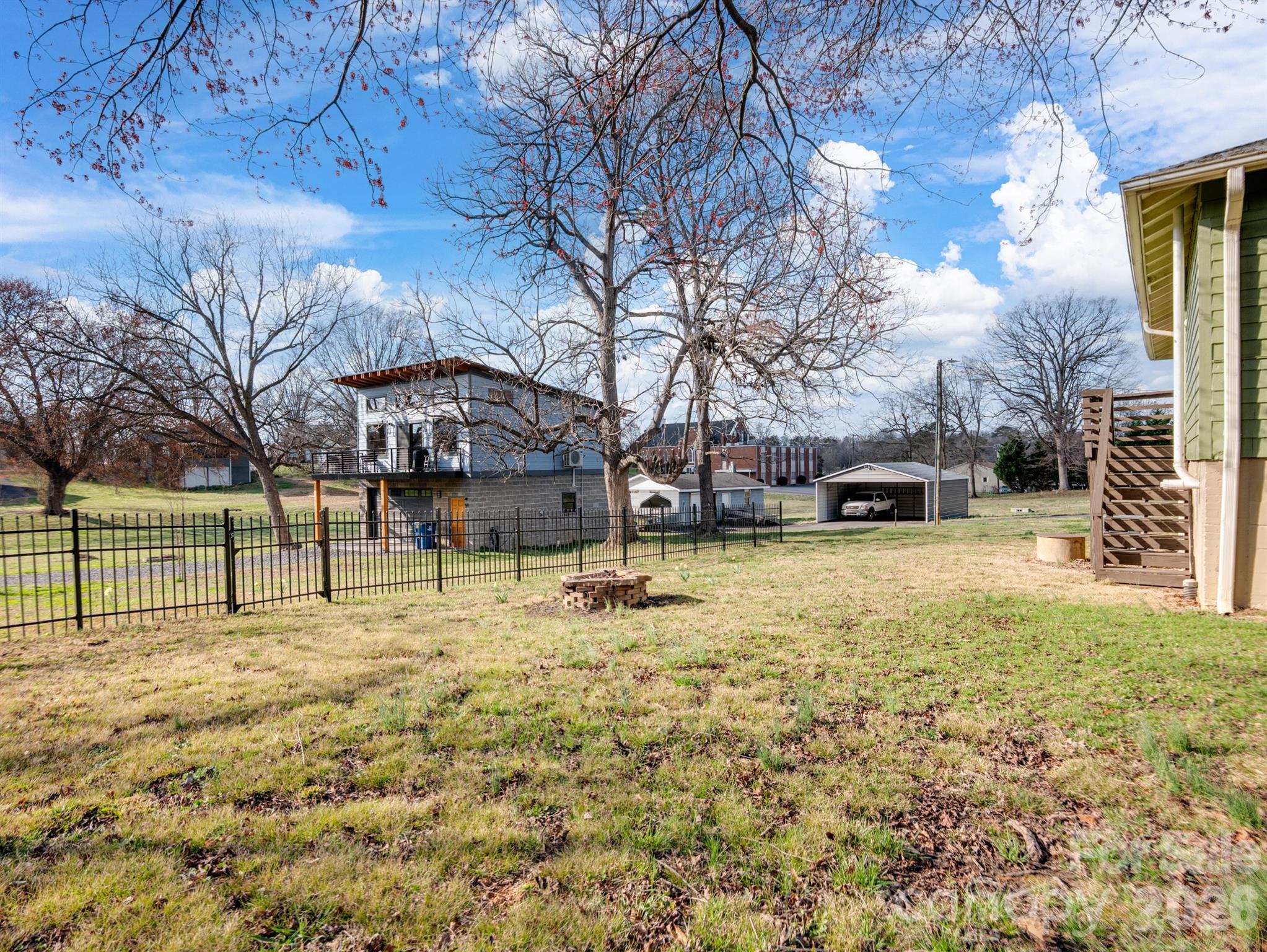 61 27th Street NW Hickory NC 28601