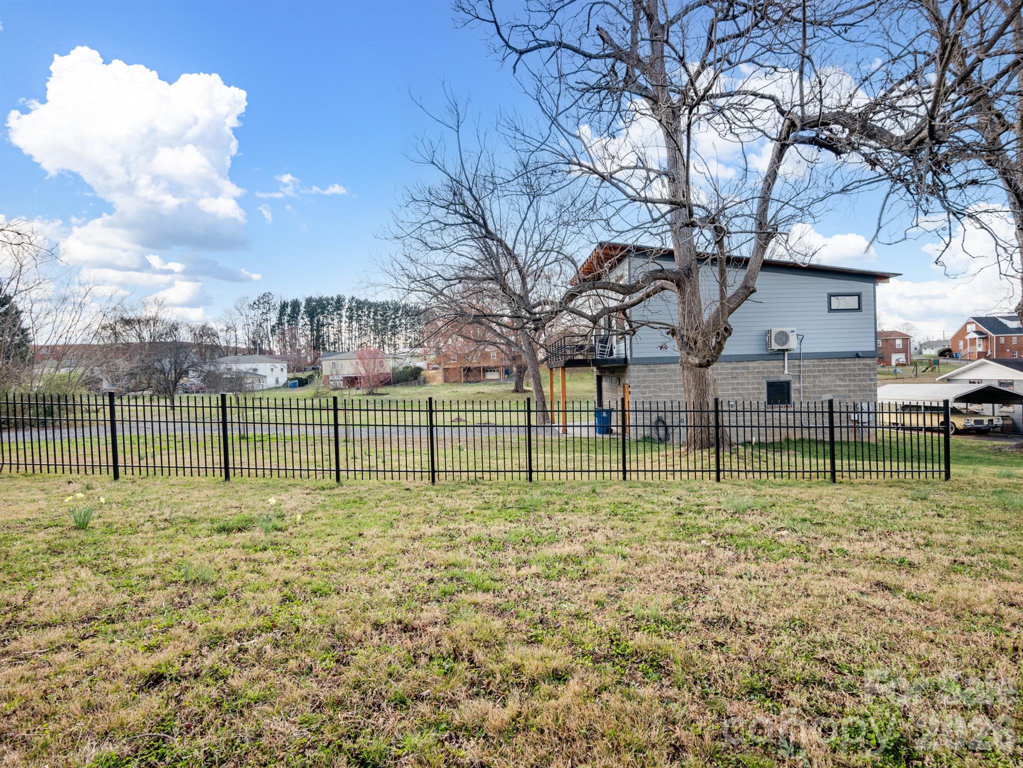 61 27th Street NW Hickory NC 28601