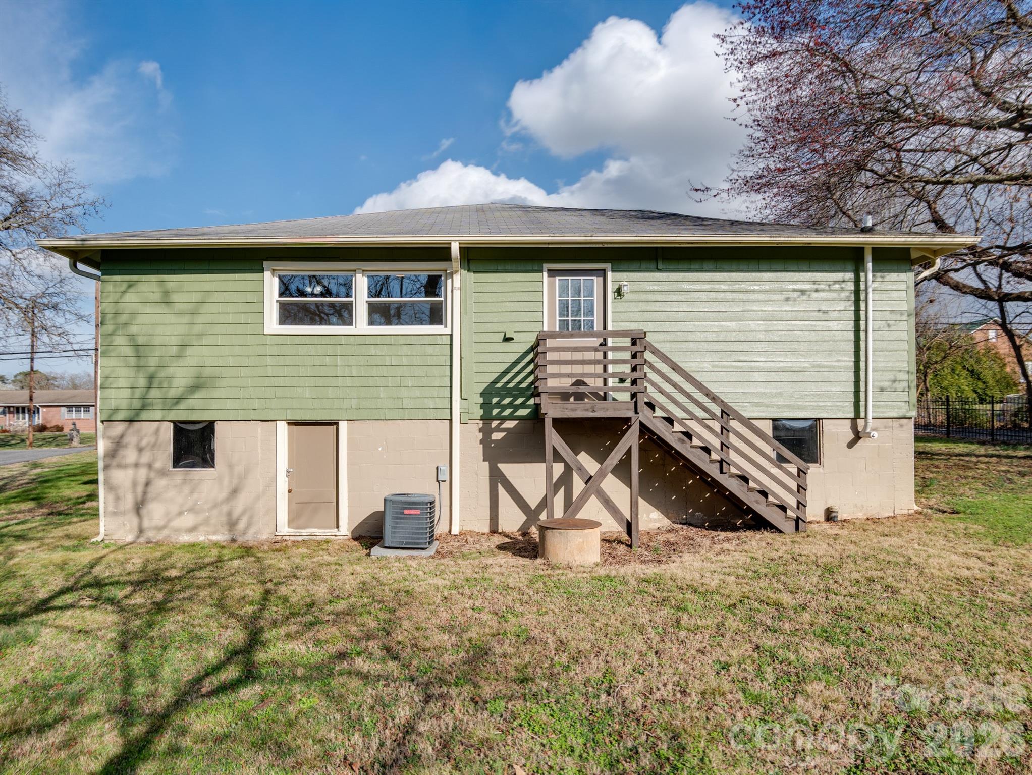61 27th Street NW Hickory NC 28601
