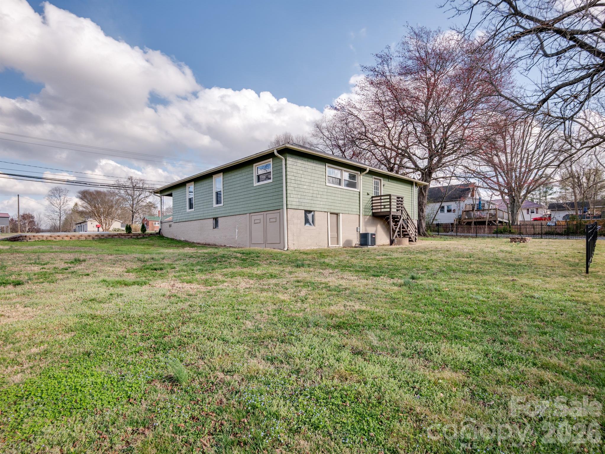 61 27th Street NW Hickory NC 28601
