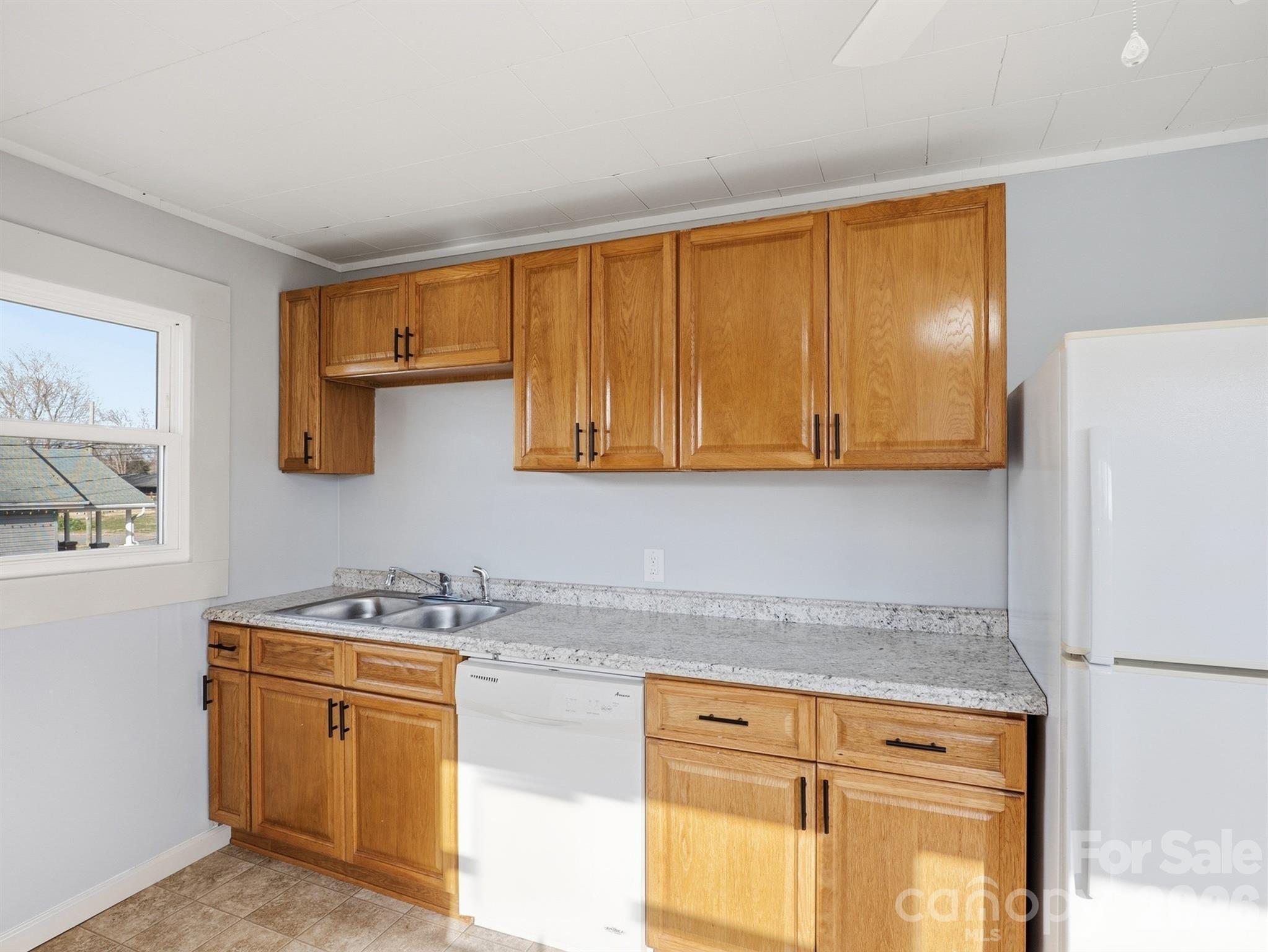 61 27th Street NW Hickory NC 28601