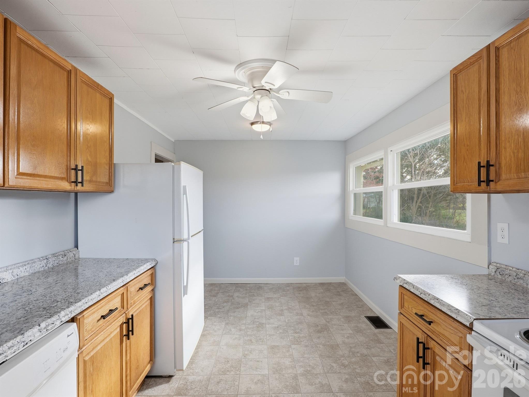 61 27th Street NW Hickory NC 28601