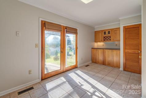 9 Guinevere Court Asheville NC 28806