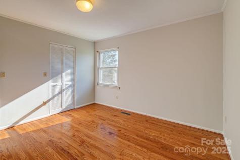 9 Guinevere Court Asheville NC 28806