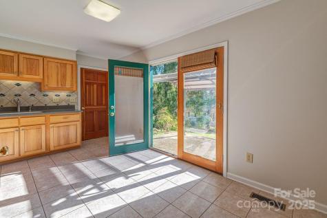 9 Guinevere Court Asheville NC 28806