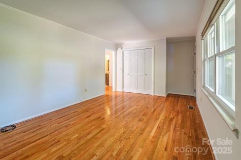 9 Guinevere Court Asheville NC 28806