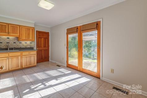 9 Guinevere Court Asheville NC 28806