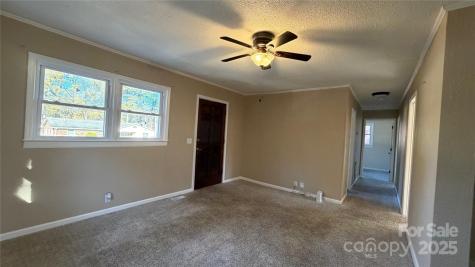 513 Holly Street Dallas NC 28034