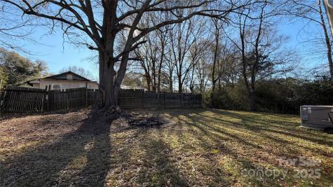 513 Holly Street Dallas NC 28034