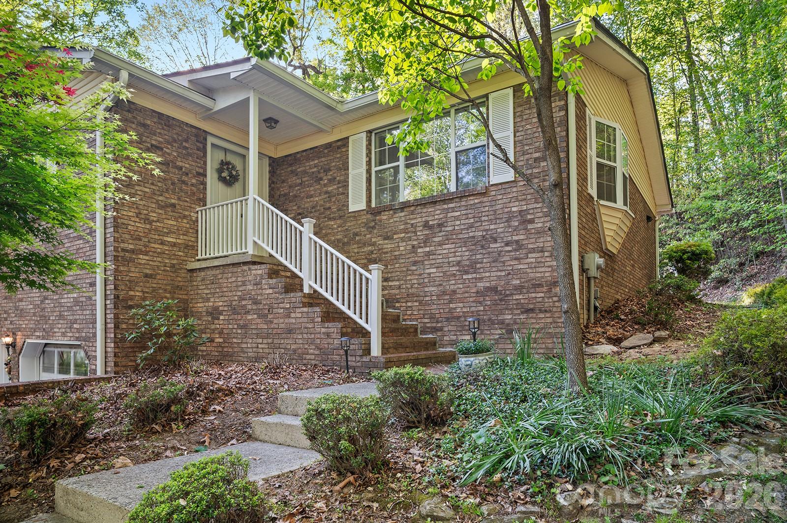 12 Steeplechase Court Hendersonville NC 28791