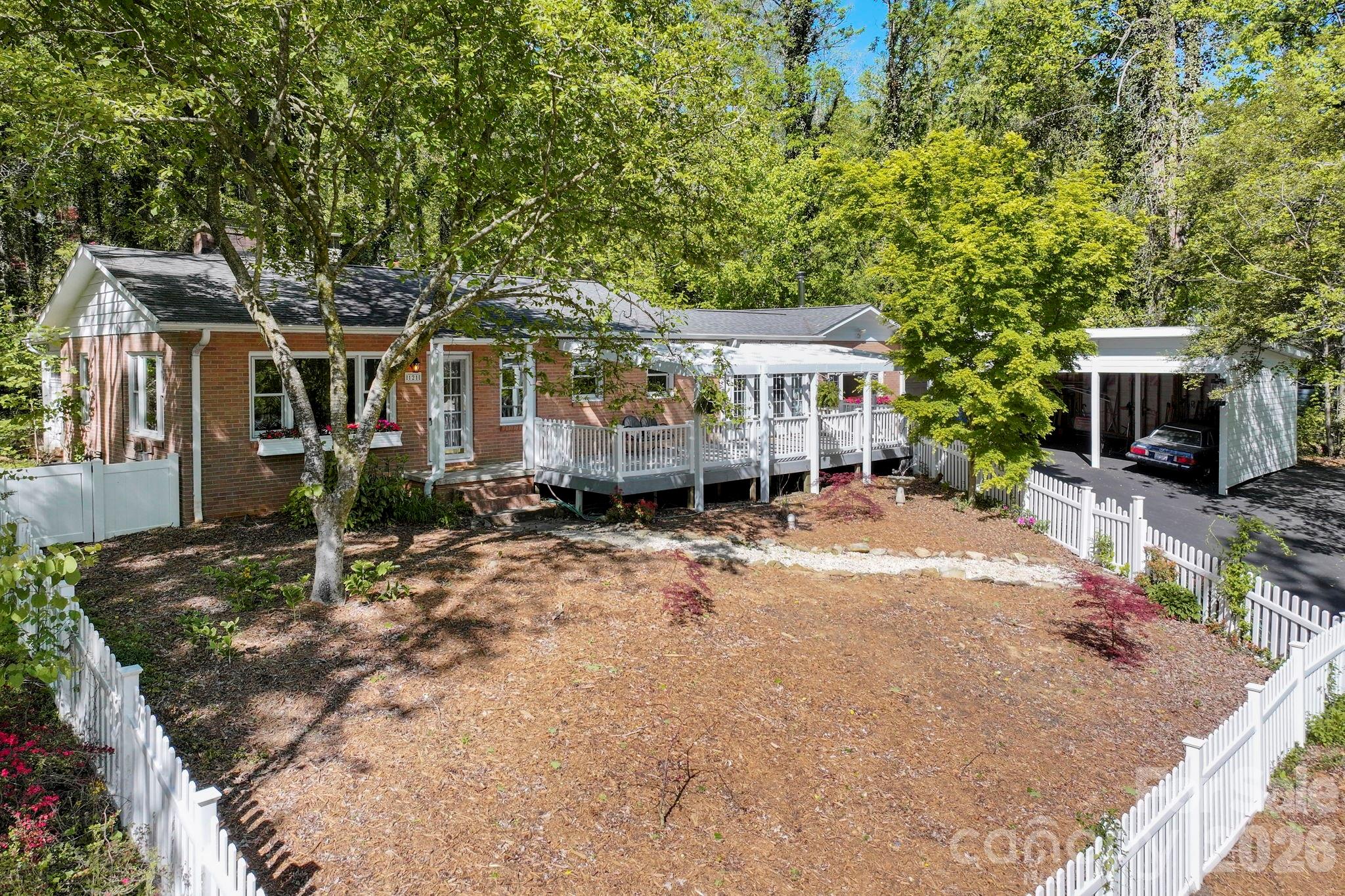 121 Wells Street Hendersonville NC 28739