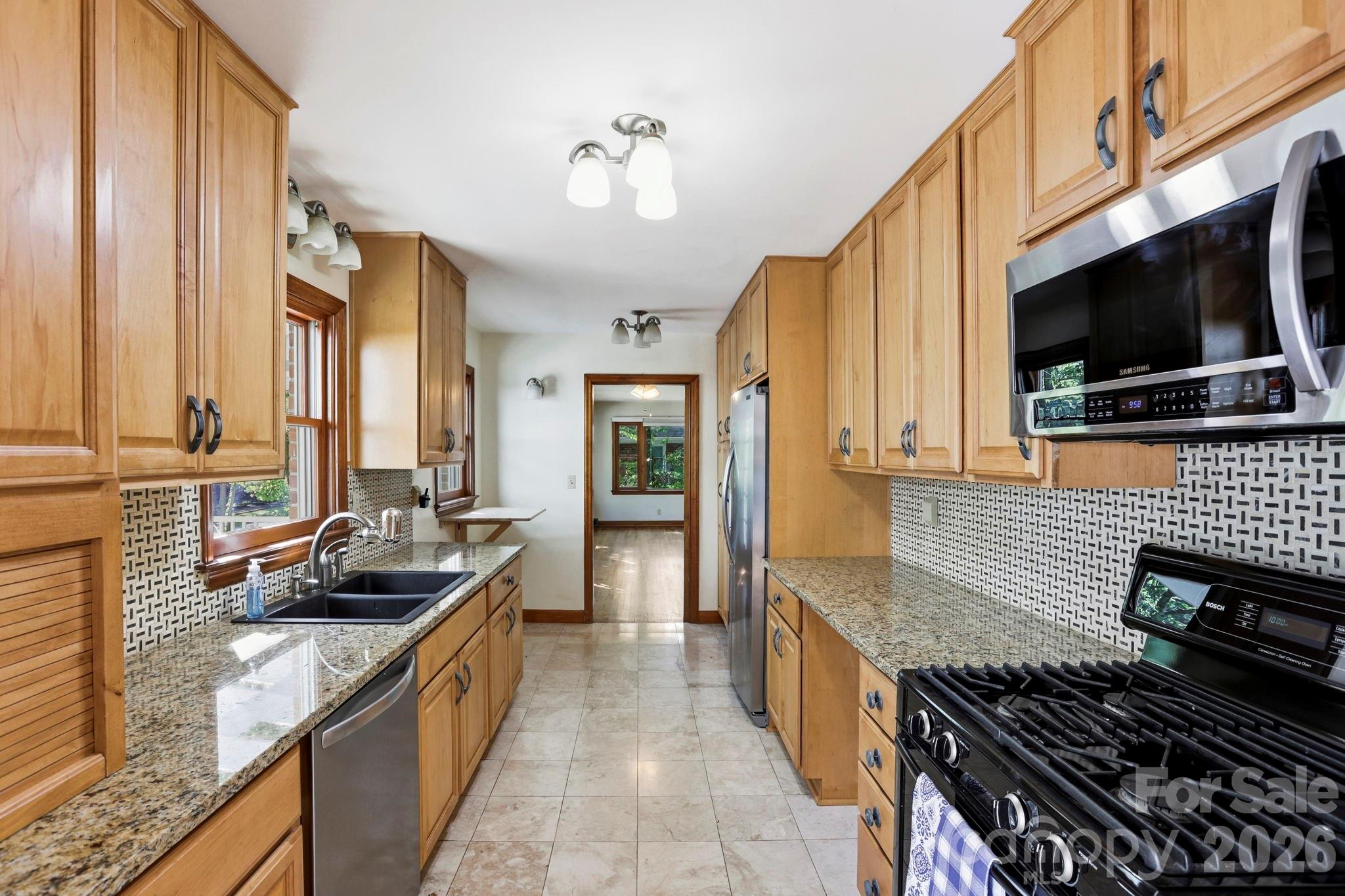 121 Wells Street Hendersonville NC 28739