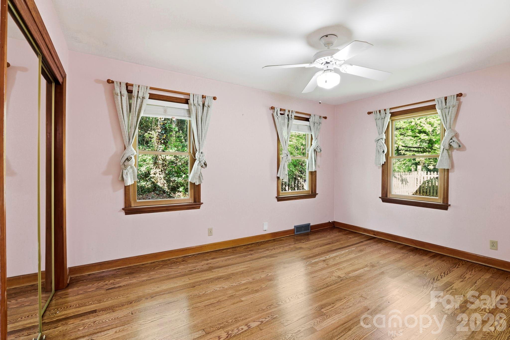 121 Wells Street Hendersonville NC 28739