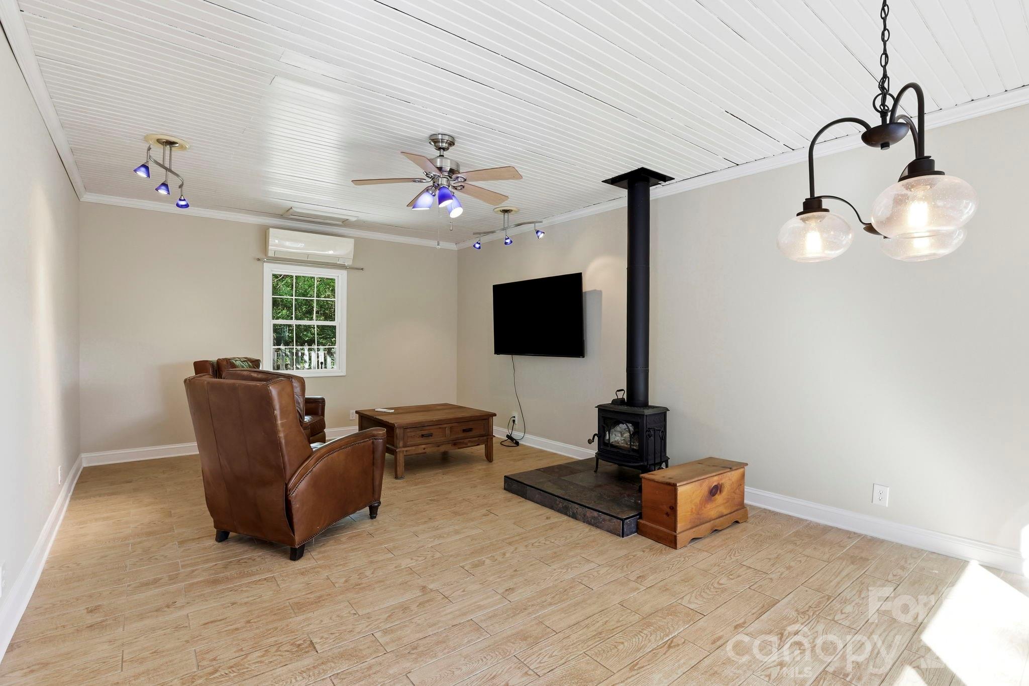 121 Wells Street Hendersonville NC 28739