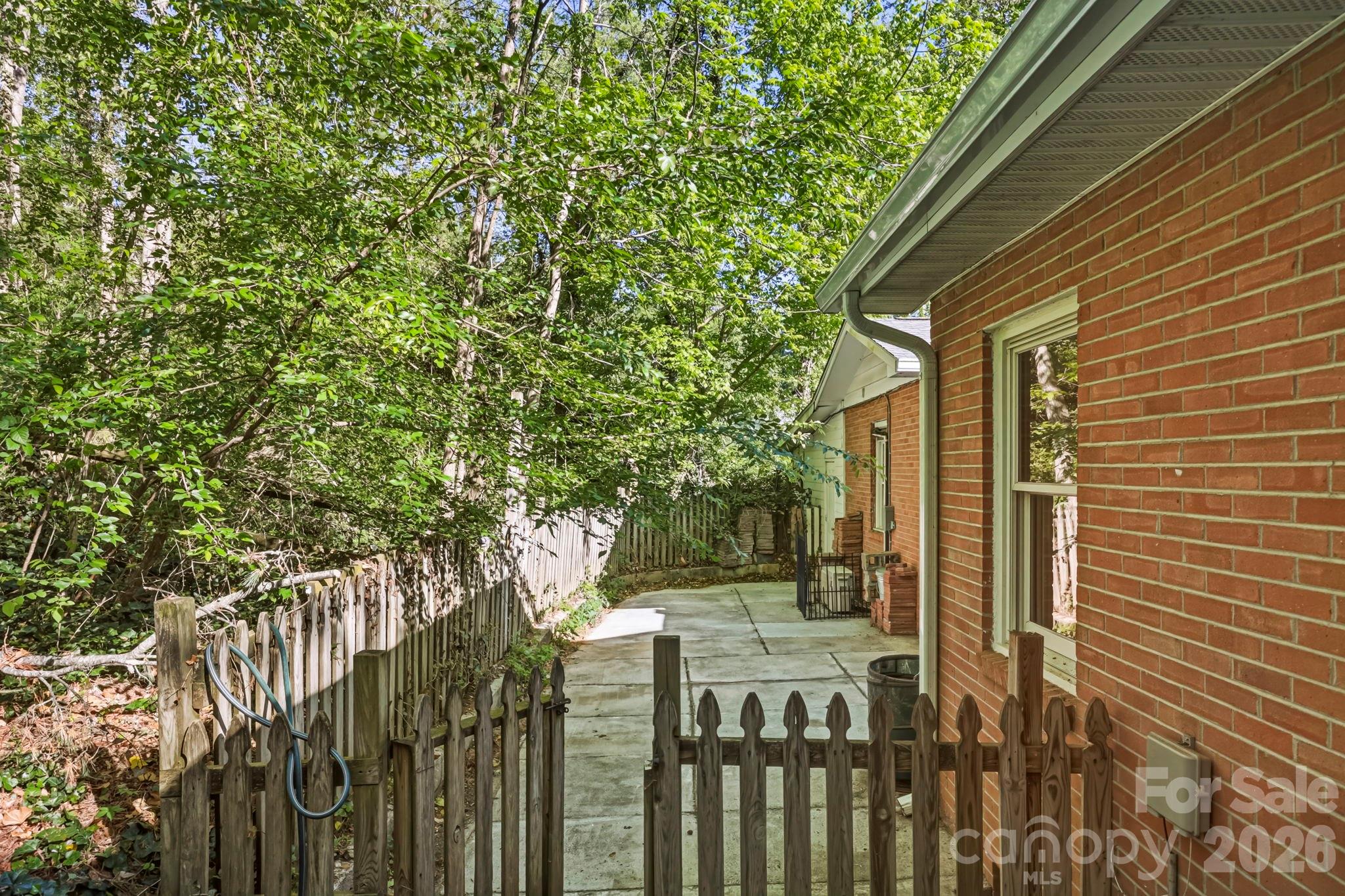 121 Wells Street Hendersonville NC 28739