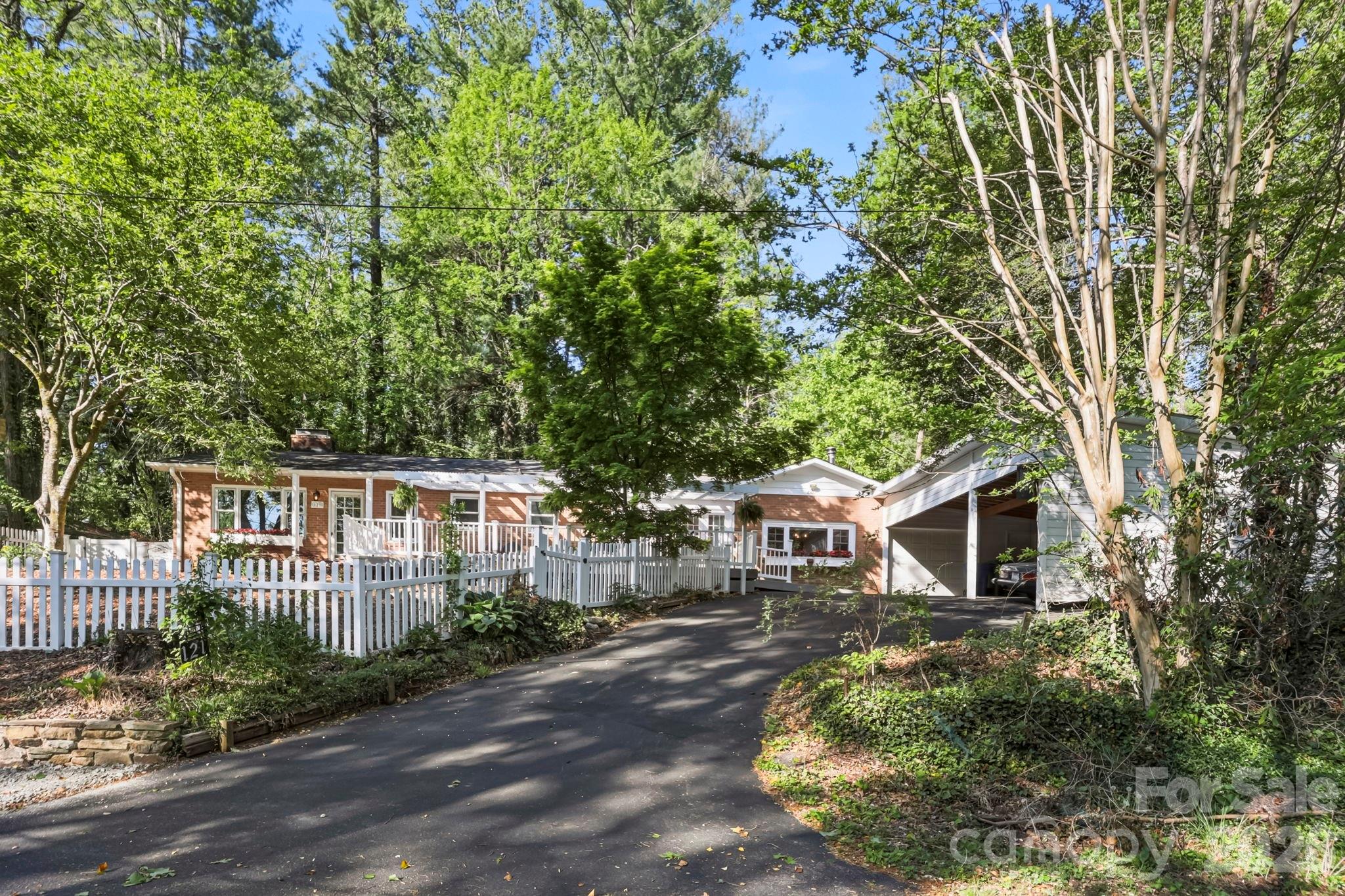 121 Wells Street Hendersonville NC 28739