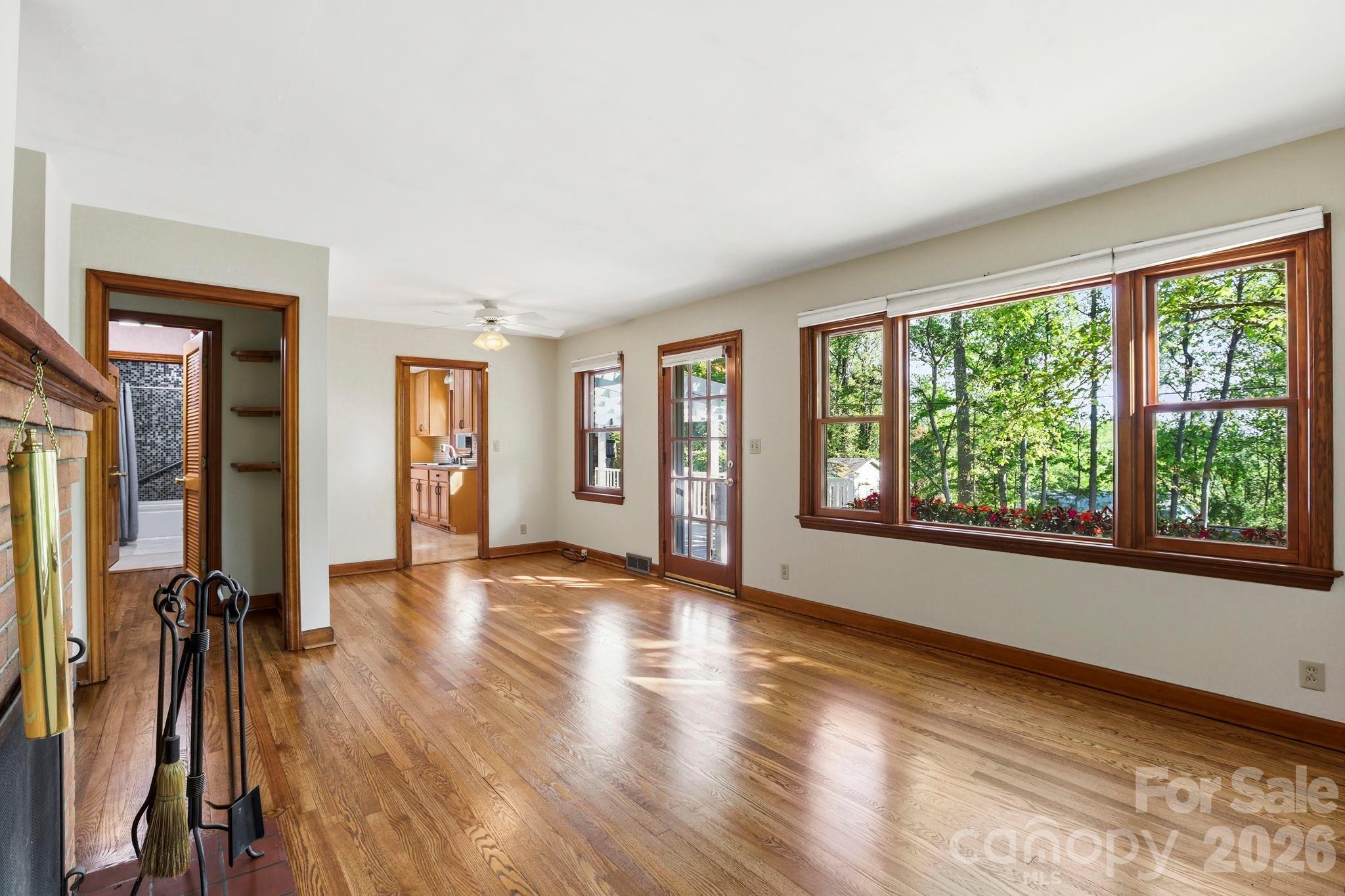 121 Wells Street Hendersonville NC 28739