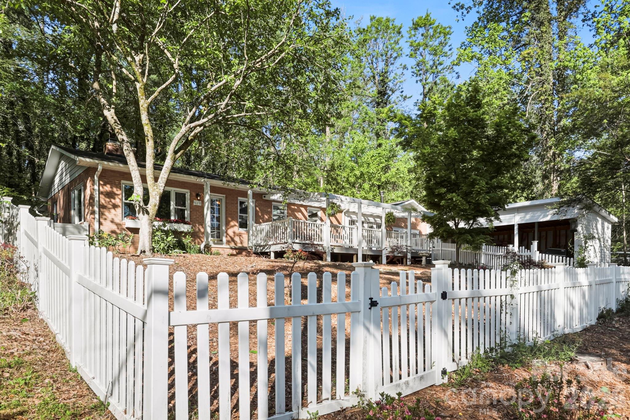 121 Wells Street Hendersonville NC 28739