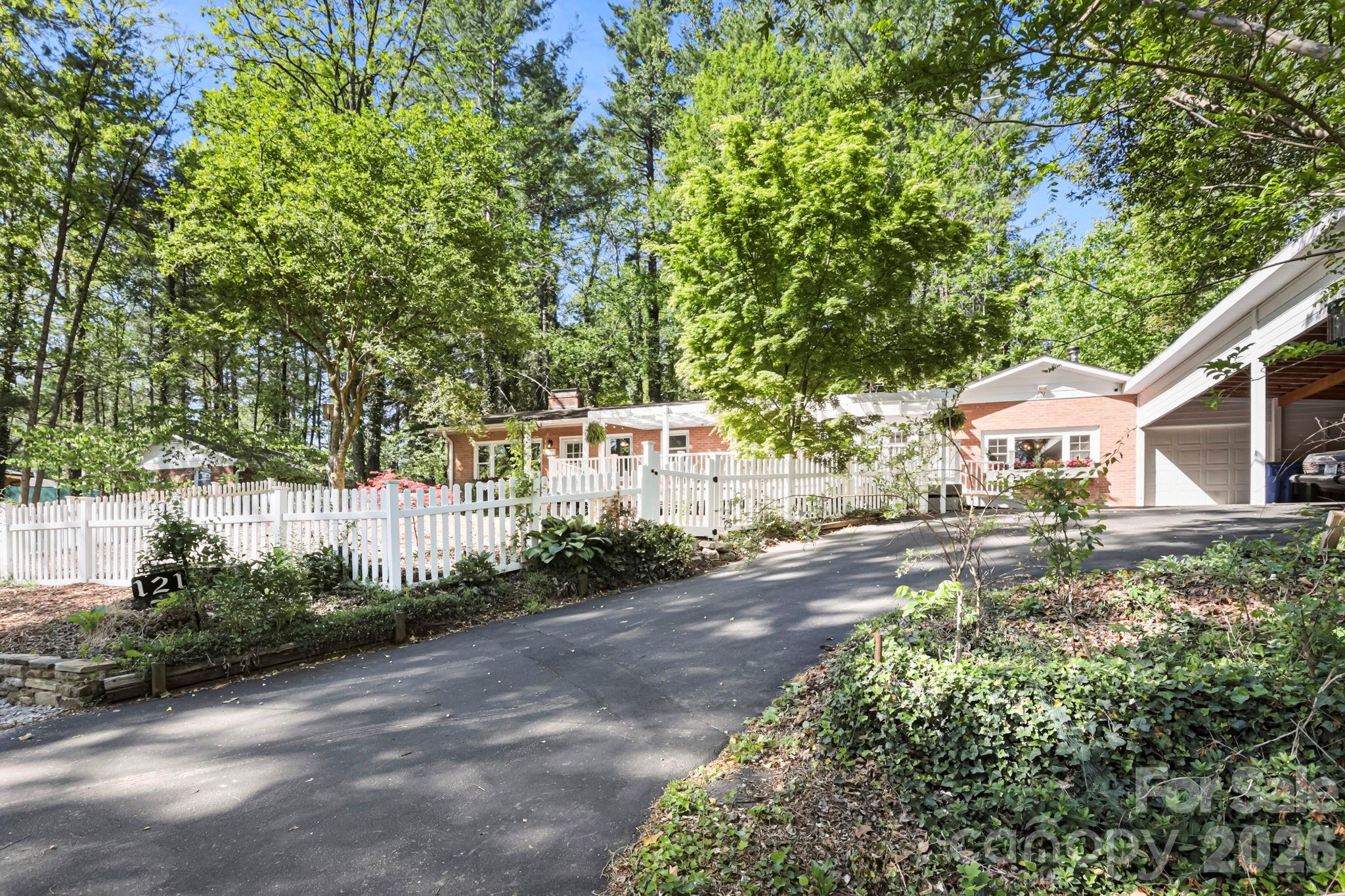 121 Wells Street Hendersonville NC 28739