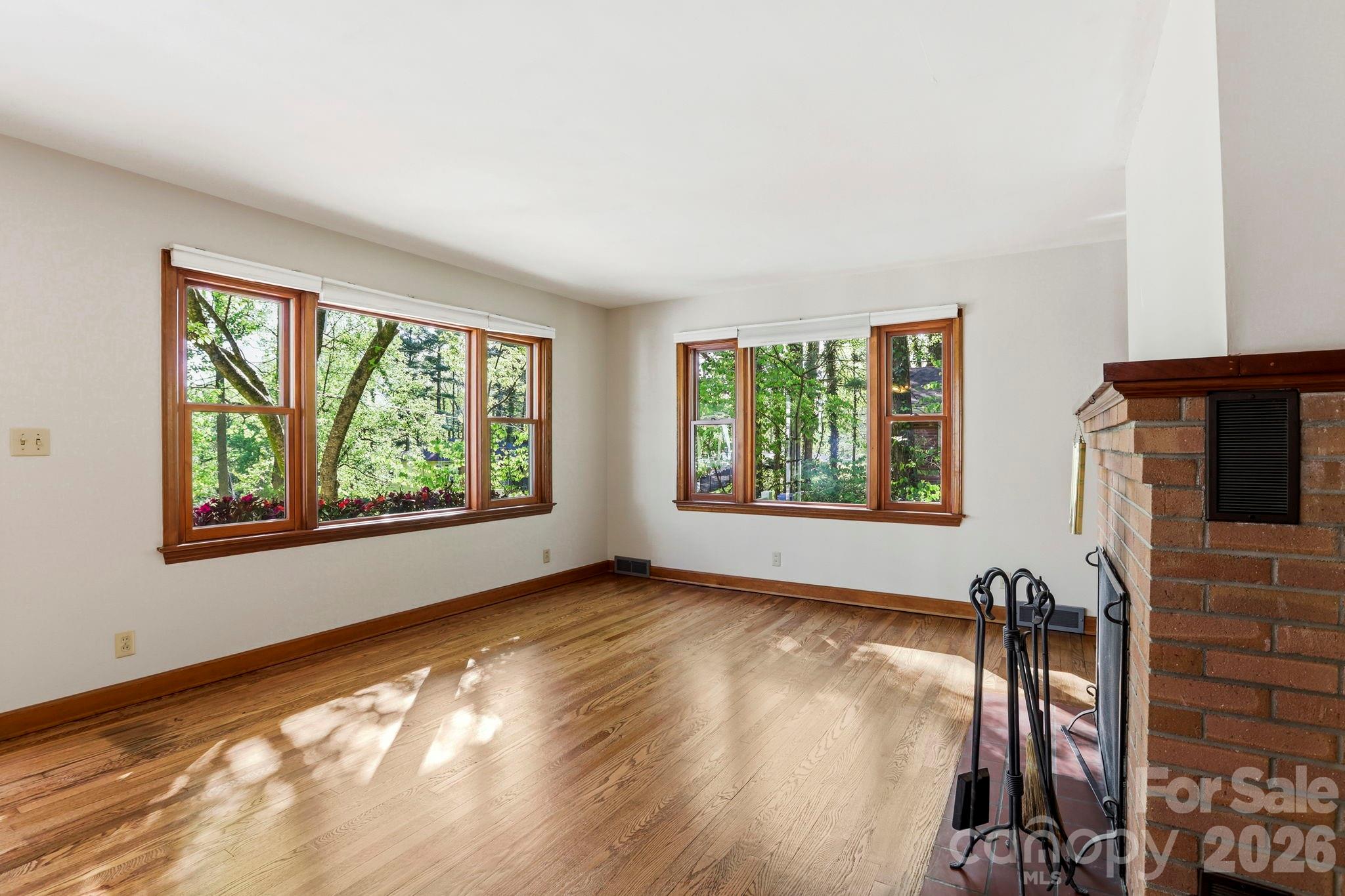 121 Wells Street Hendersonville NC 28739
