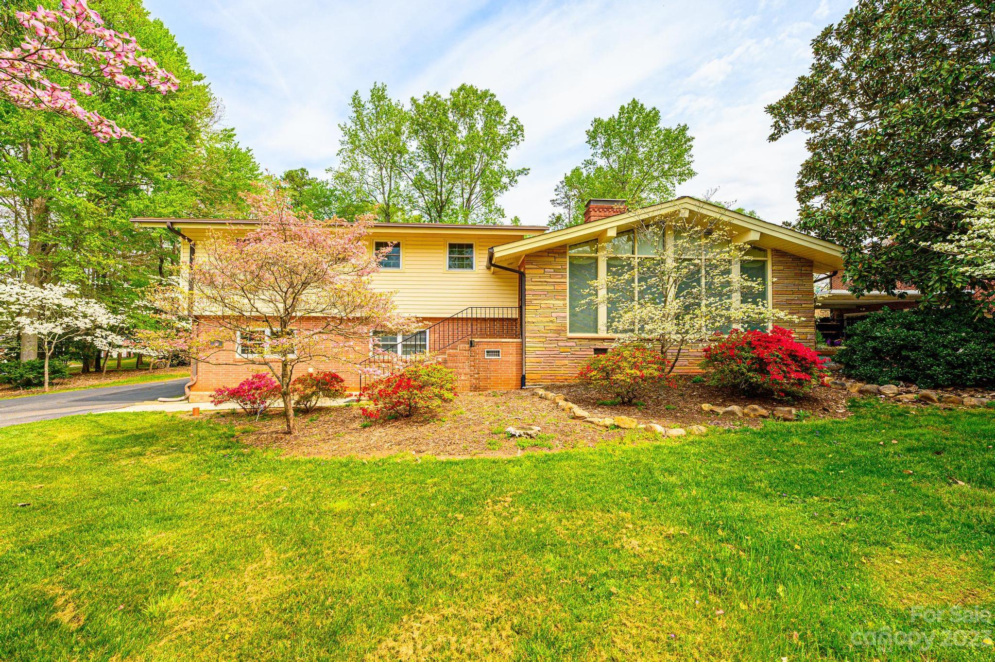216 33rd Avenue NW Hickory NC 28601