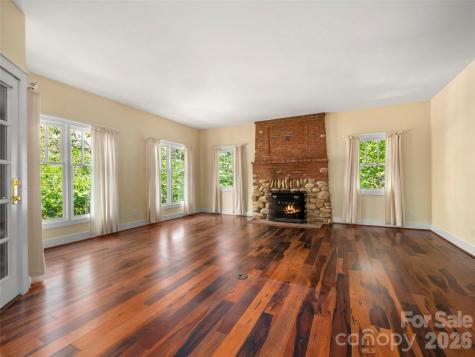 4 Lacoste Drive Hendersonville NC 28739