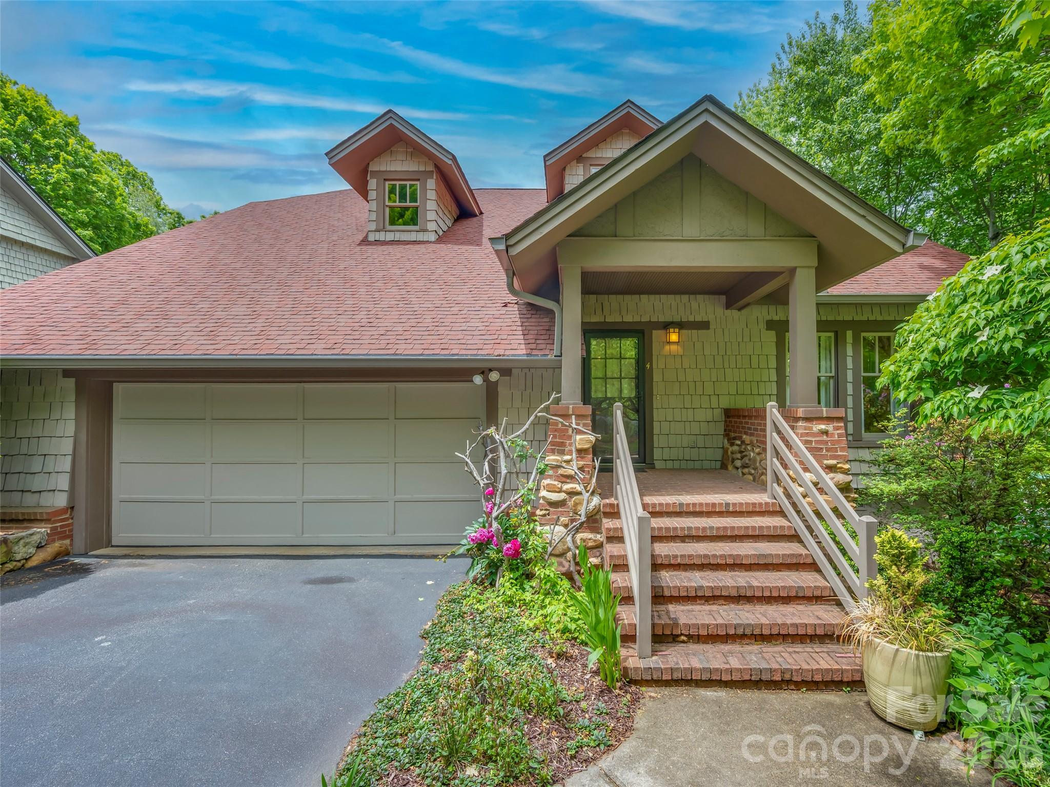 4 Lacoste Drive Hendersonville NC 28739