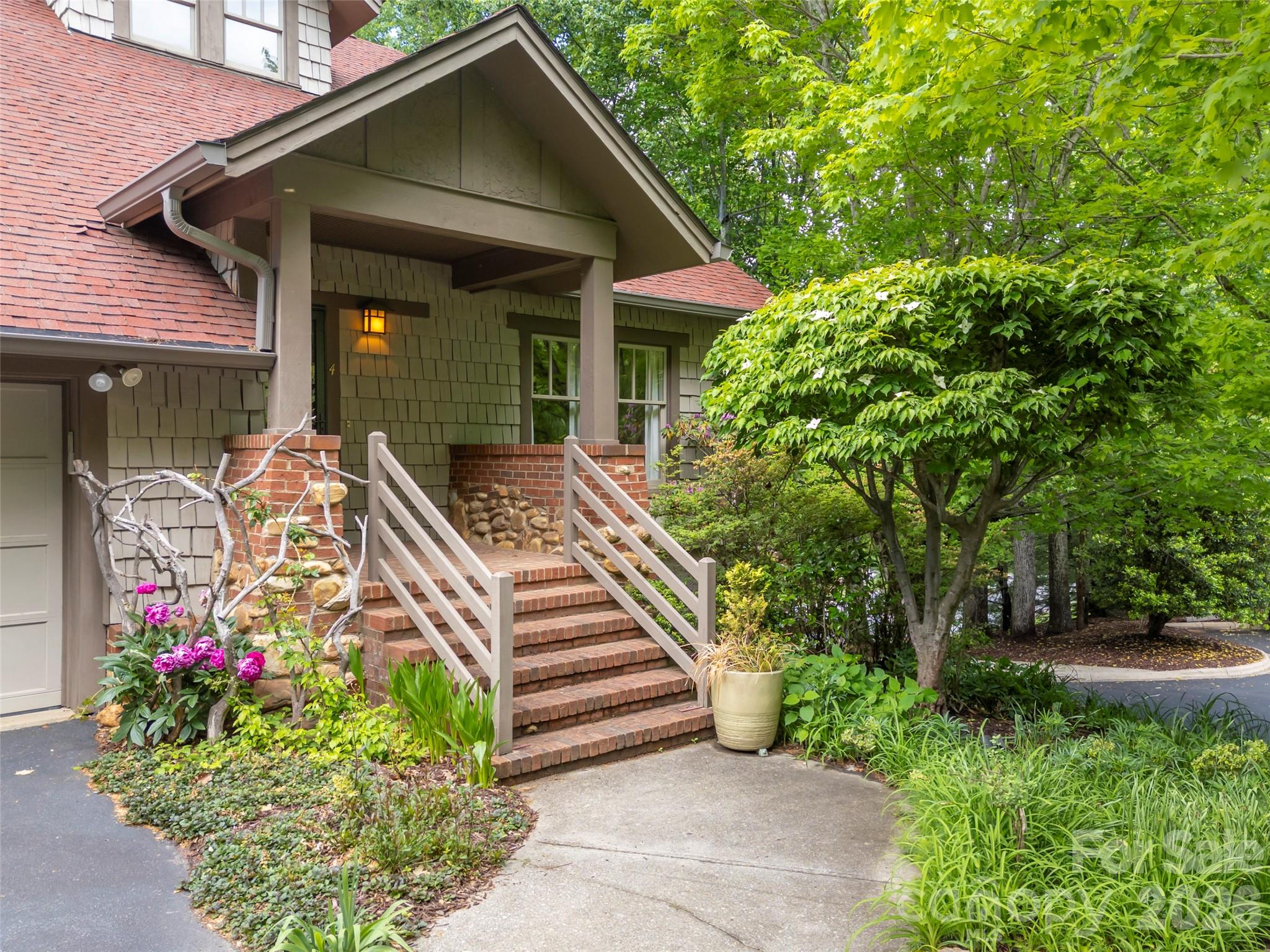 4 Lacoste Drive Hendersonville NC 28739