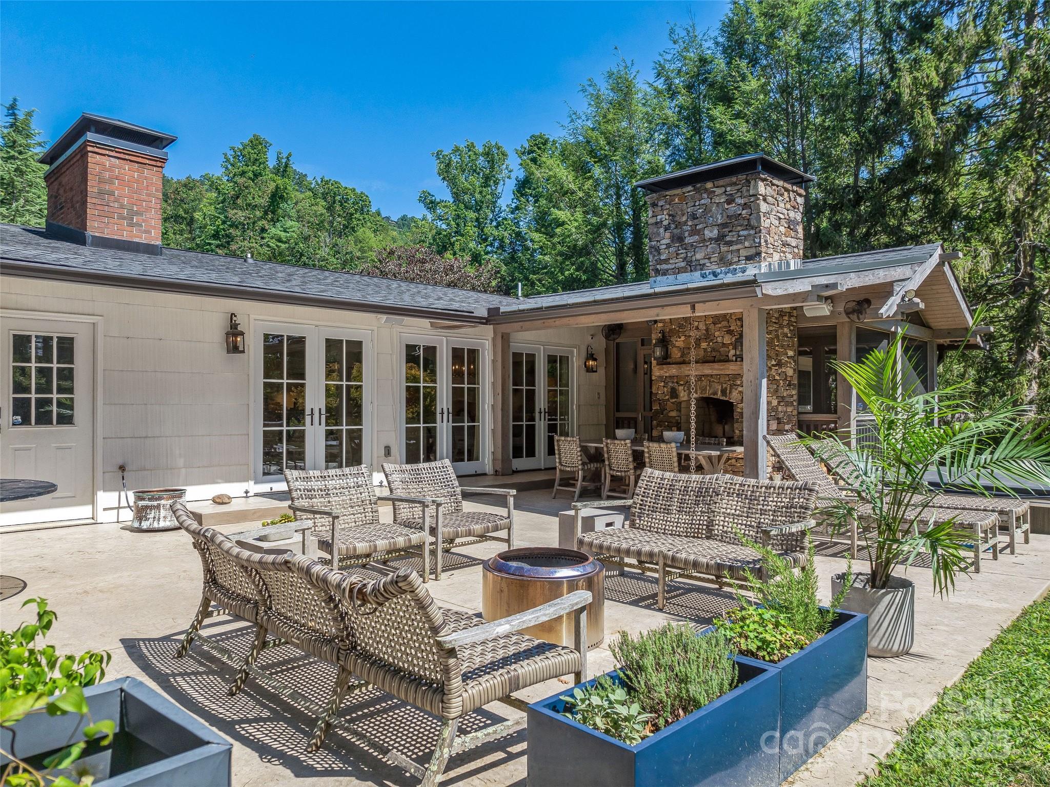 13 Robinhood Road Asheville NC 28804