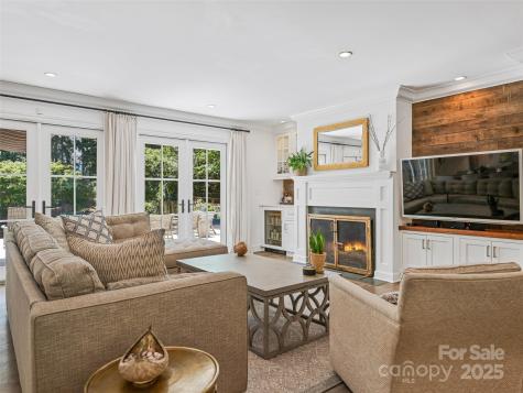 13 Robinhood Road Asheville NC 28804