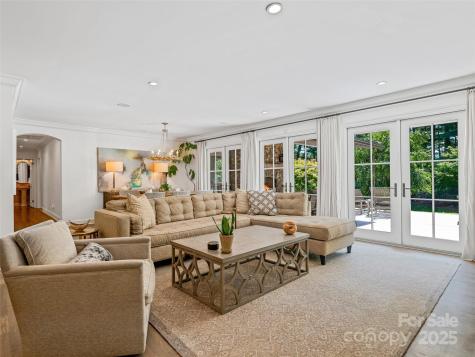 13 Robinhood Road Asheville NC 28804