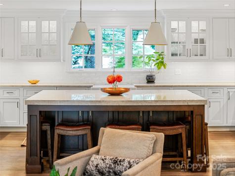 13 Robinhood Road Asheville NC 28804