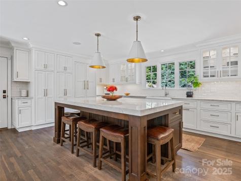 13 Robinhood Road Asheville NC 28804