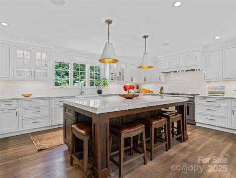 13 Robinhood Road Asheville NC 28804