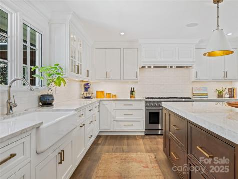 13 Robinhood Road Asheville NC 28804