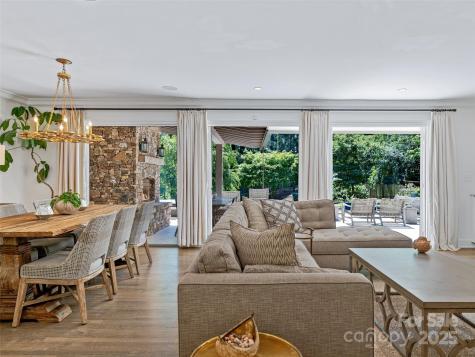 13 Robinhood Road Asheville NC 28804