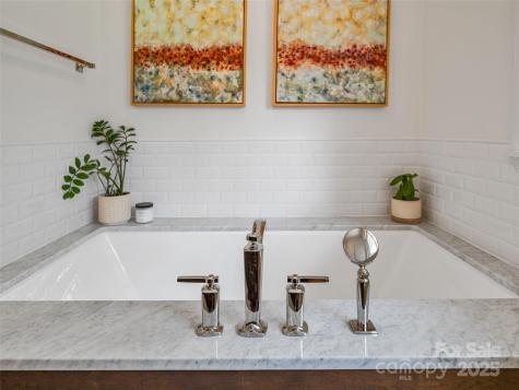 13 Robinhood Road Asheville NC 28804