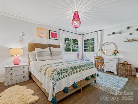 13 Robinhood Road Asheville NC 28804