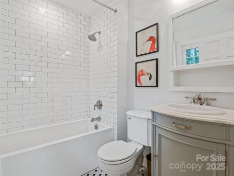 13 Robinhood Road Asheville NC 28804