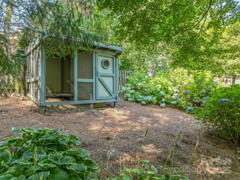 13 Robinhood Road Asheville NC 28804