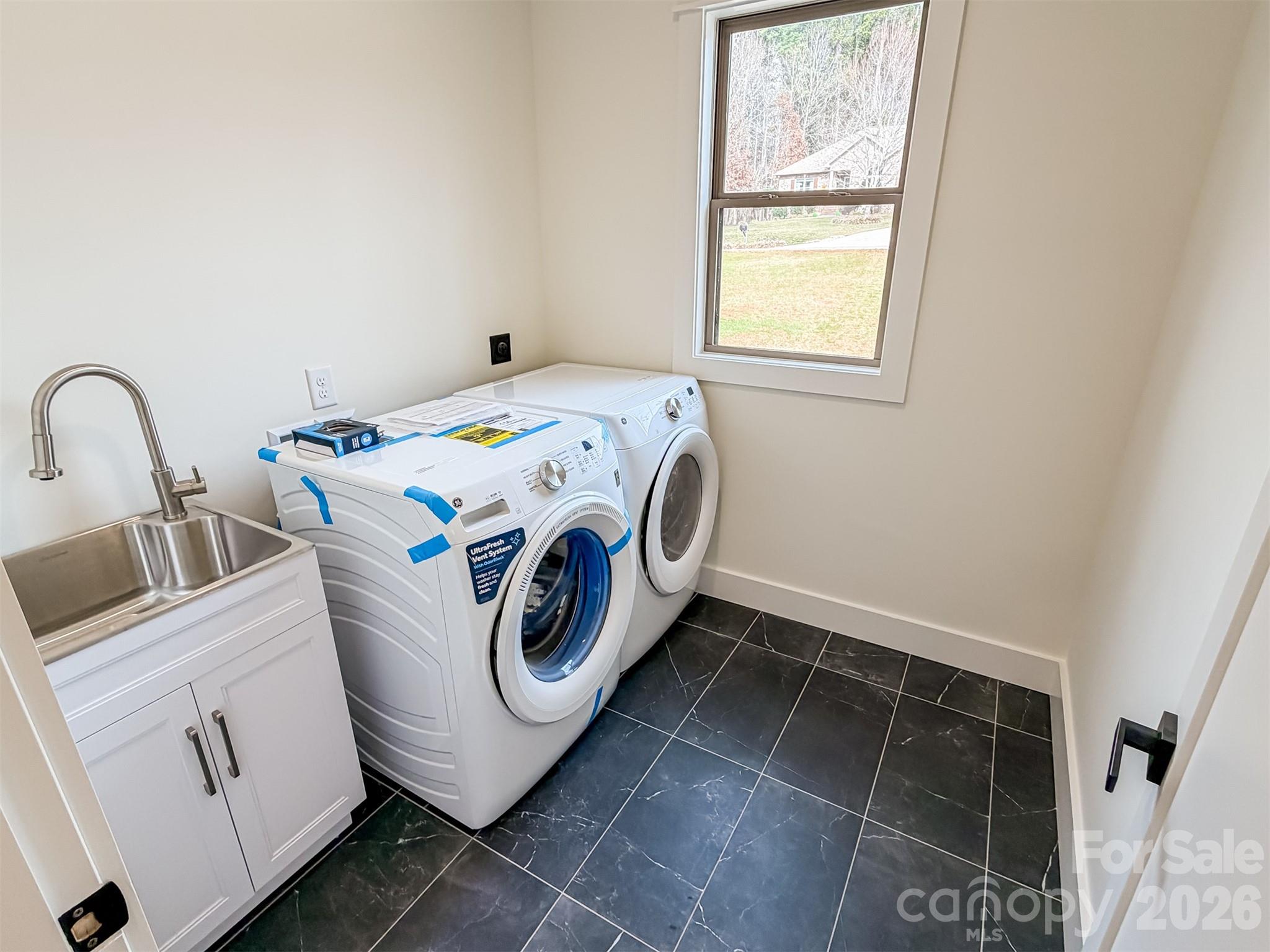 1322 Kensington Circle Newton NC 28658
