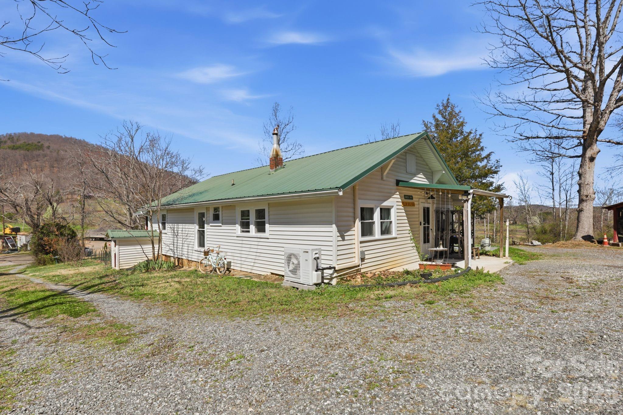 6998 Nobby Lail Road Connelly Springs NC 28612