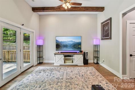 8 Apple Lane Asheville NC 28804