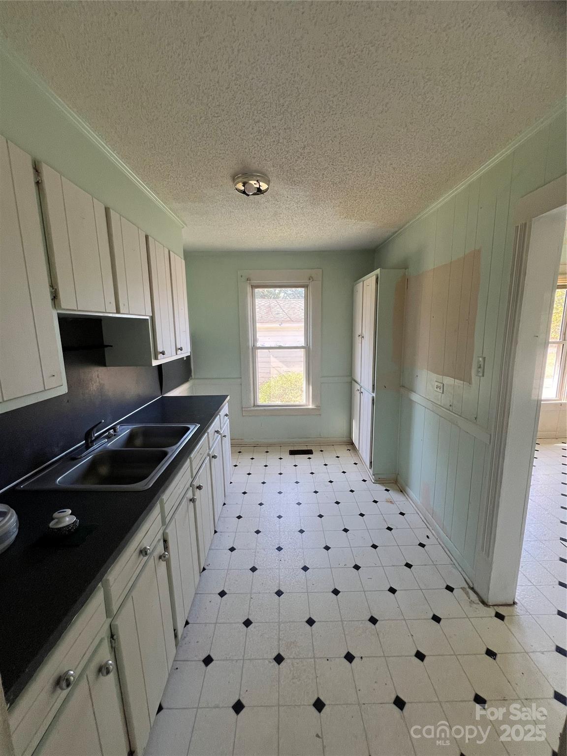 805 W Church Street W Cherryville NC 28021