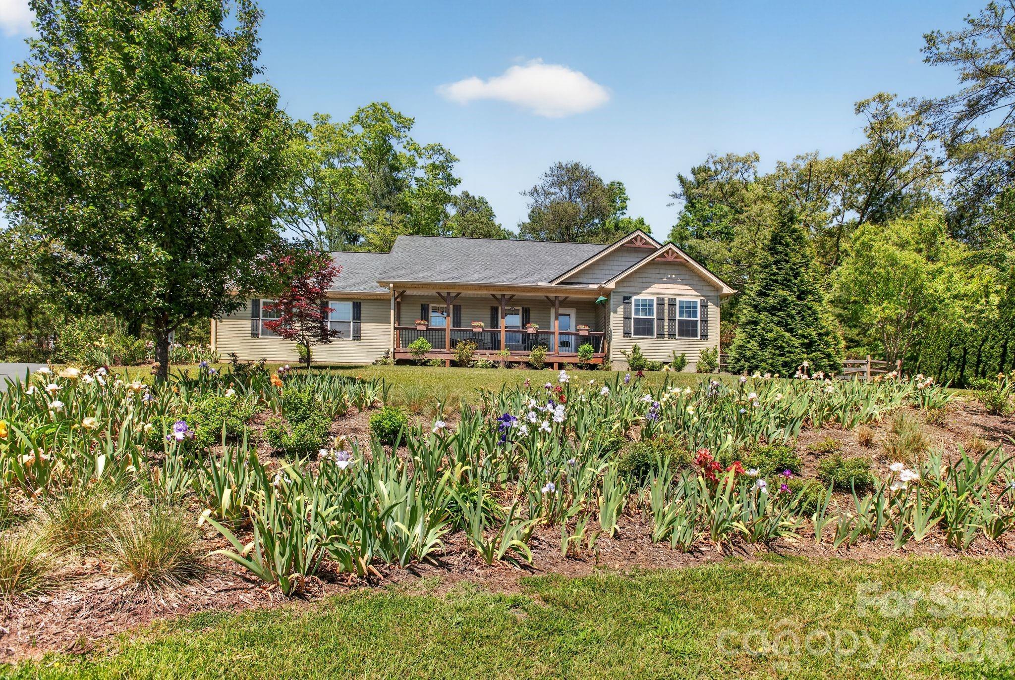 75 N Sunset Ridge Drive Etowah NC 28729