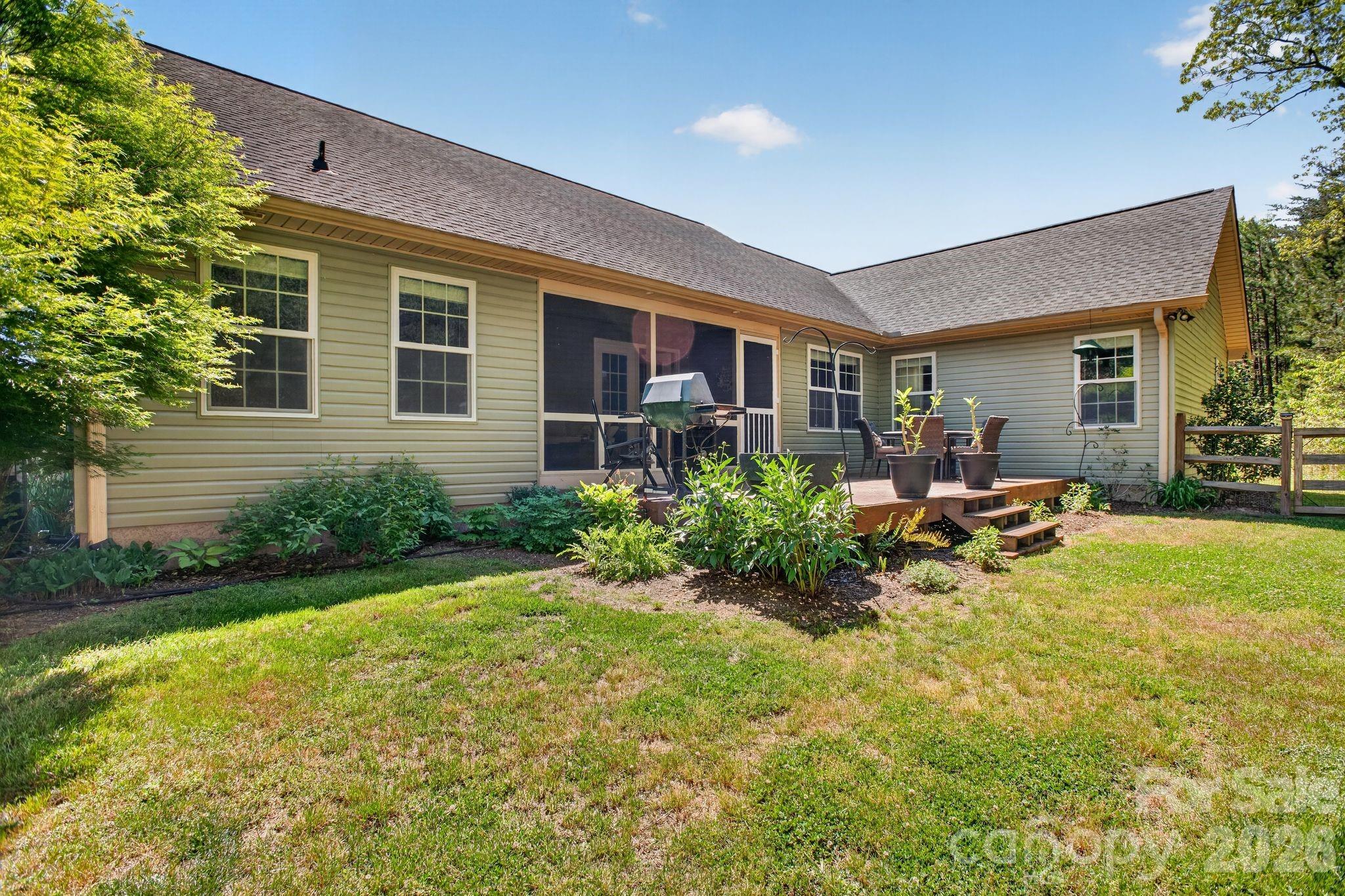 75 N Sunset Ridge Drive Etowah NC 28729
